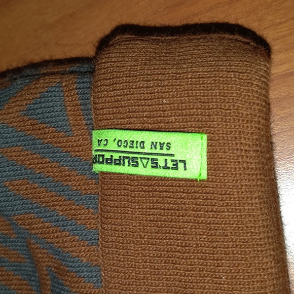 American Wranglers Stitched Patch Cuffed Beanie w Pom Pom - Picture 5 of 6